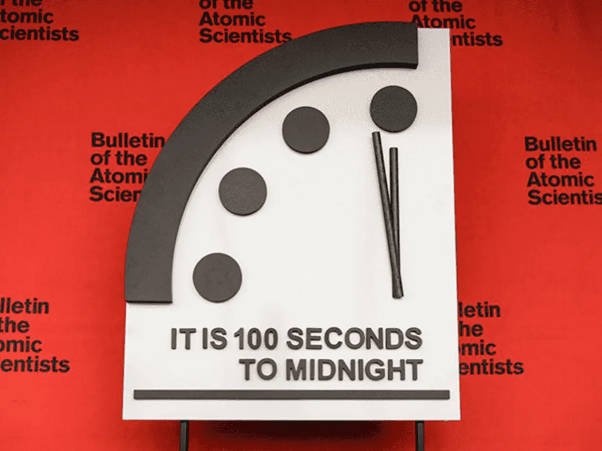 Las manecillas fueron movidas por científicos atómicos de 100 a 90 segundos de "la hora fatídica".