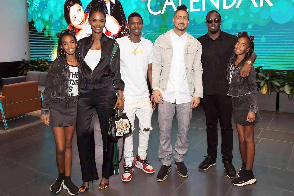 Kim Porter junto a P. Diddy y sus hijos. Kim Porter junto a P. Diddy y sus hijos.