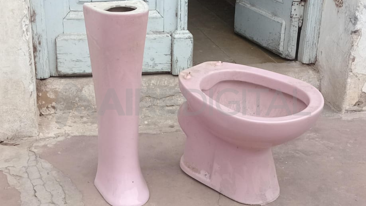 La Policía de Rincón recuperó los sanitarios que intentaba llevarse el ladrón. La Policía de Rincón recuperó los sanitarios que intentaba llevarse el ladrón.