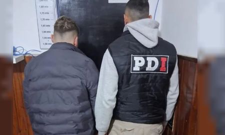 Un joven de 20 años fue detenido acusado de haber conducido el auto en el que murieron cuatro jóvenes tras un trágico accidente en Casilda. Un joven de 20 años fue detenido acusado de haber conducido el auto en el que murieron cuatro jóvenes tras un trágico accidente en Casilda.
