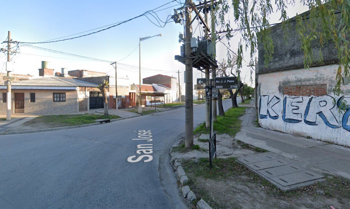 La familia fue atacada en la puerta de su casa