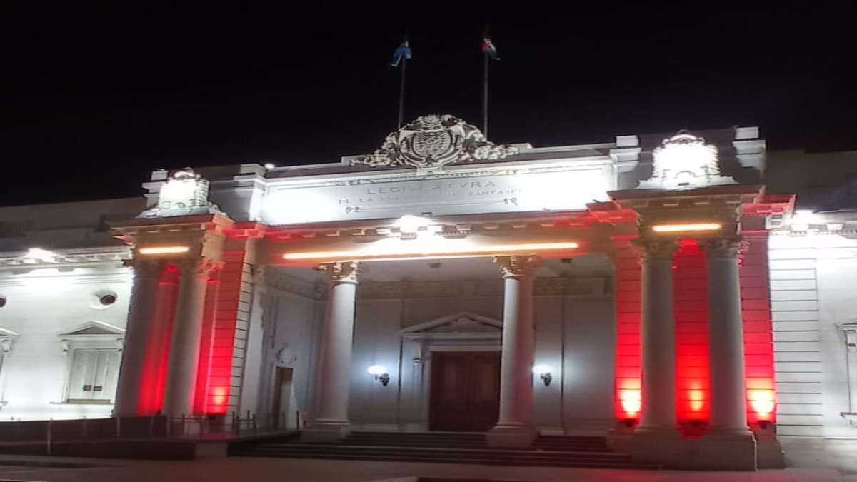 En la Argentina, la cobertura de la vacuna contra la poliomielitis llega al 75% de la población objetivo del país. En la Argentina, la cobertura de la vacuna contra la poliomielitis llega al 75% de la población objetivo del país.