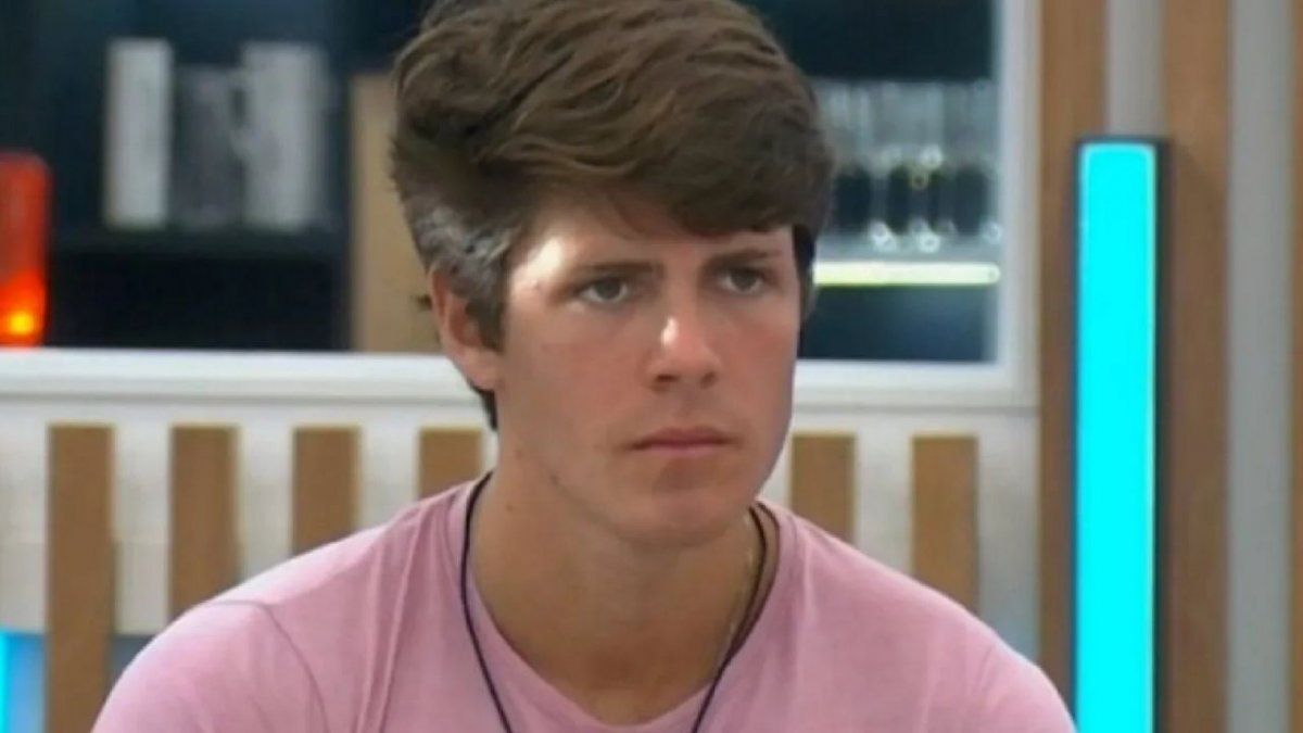 Marcos tiene hambre porque hay poca comida en la casa de Gran Hermano.