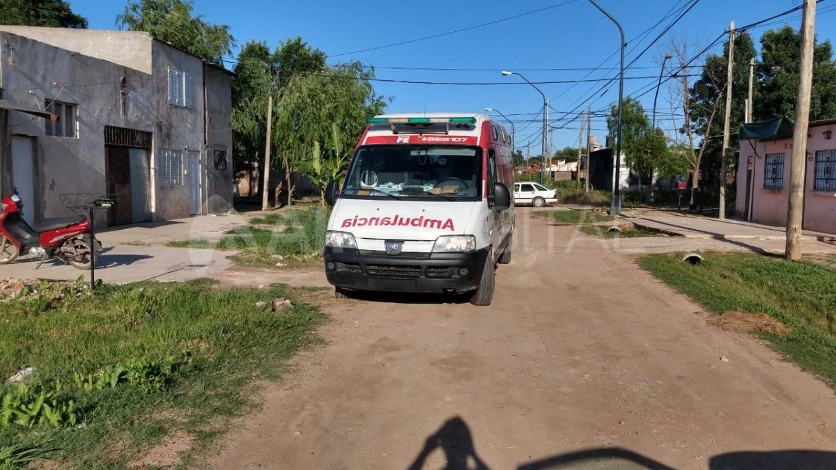 Una unidad del servicio de emergencias 107 llegó al lugar y asistió a la víctima