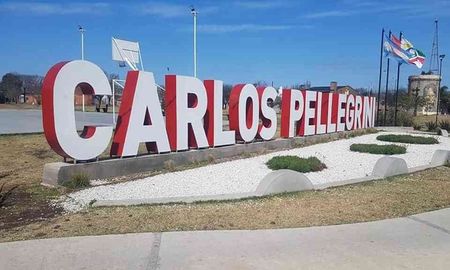 La insólita secuencia ocurrió este fin de semana en la localidad santafesina de Carlos Pellegrini. La insólita secuencia ocurrió este fin de semana en la localidad santafesina de Carlos Pellegrini.