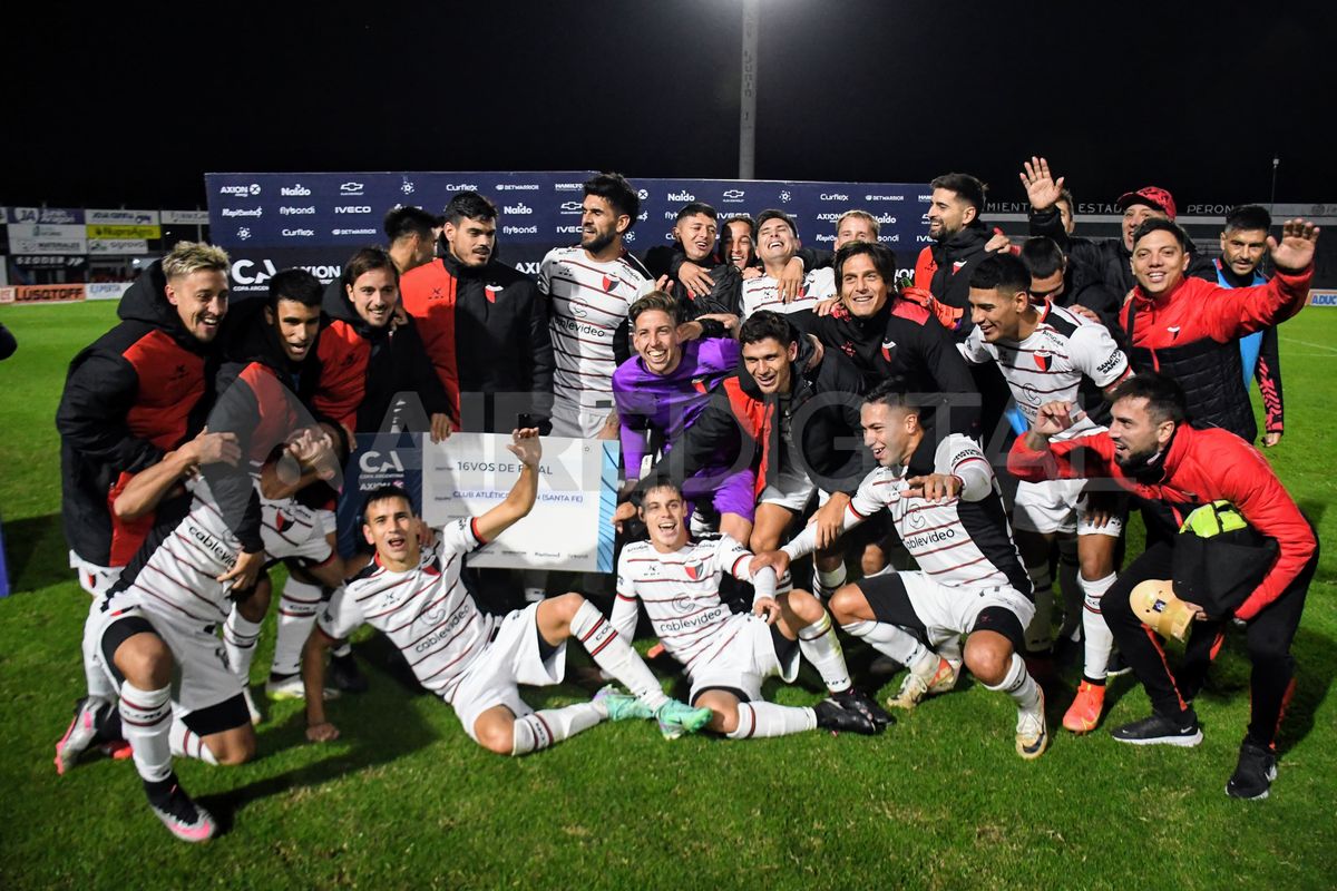 Colón venció 2 a 1 a Los Andes y accedió a los 16° de final de la Copa Argentina.