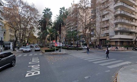 La gresca en Rosario sucedió entre múltiples alumnos y dejó como saldo dos jóvenes detenidos, al menos dos heridos y el secuestro de un arma de fuego. La gresca en Rosario sucedió entre múltiples alumnos y dejó como saldo dos jóvenes detenidos, al menos dos heridos y el secuestro de un arma de fuego.