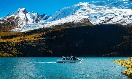 Rodeado de bosques frondosos y montañas nevadas, el Lago del Desierto cuenta con paisajes únicos. Rodeado de bosques frondosos y montañas nevadas, el Lago del Desierto cuenta con paisajes únicos.