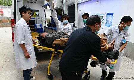 Un fuerte sismo en China dejó decenas de heridos este martes. Un fuerte sismo en China dejó decenas de heridos este martes.