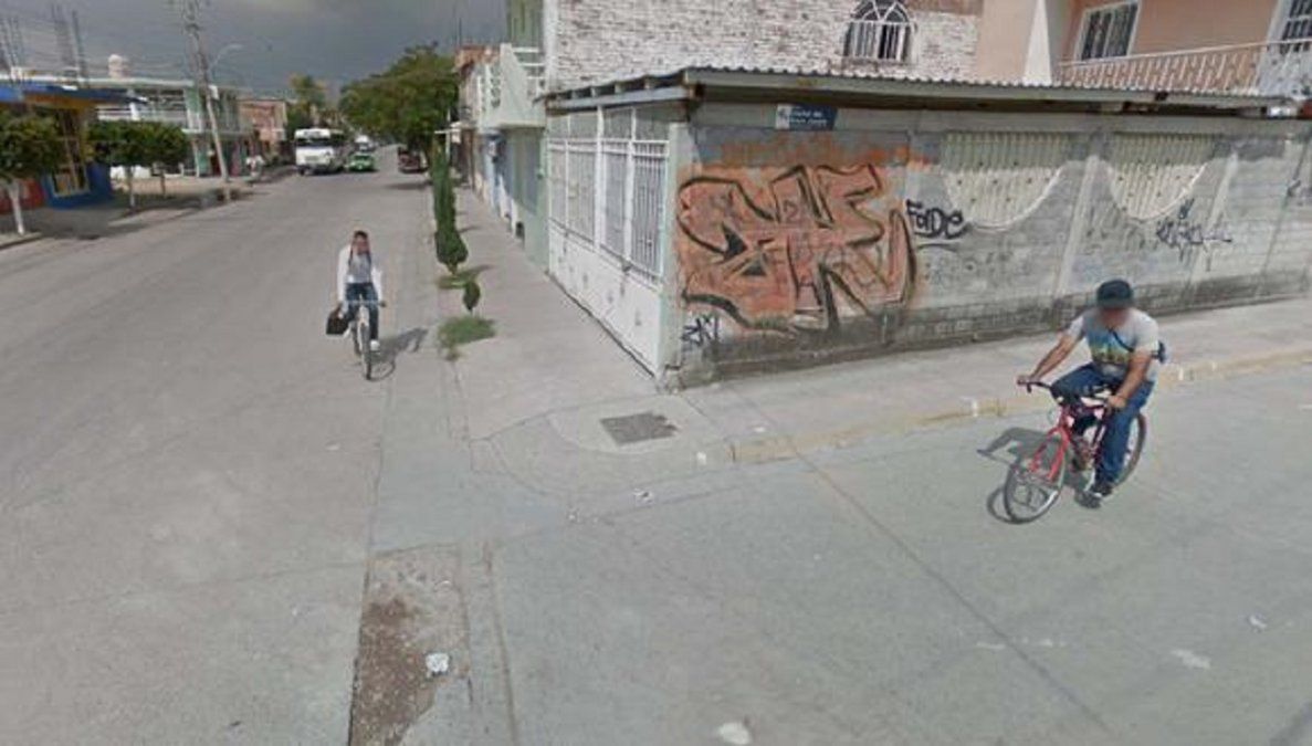 Google Maps captó el gracioso choque de dos bicicletas que terminó siendo viral.