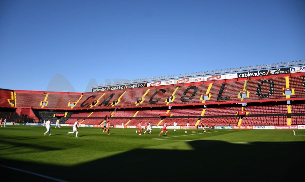 La derrota de Colón por 4 a 0 ante Argentinos Júniors el 26 de septiembre de 2022 fue la última vez que el sabalero jugó sin público por una sanción. La derrota de Colón por 4 a 0 ante Argentinos Júniors el 26 de septiembre de 2022 fue la última vez que el sabalero jugó sin público por una sanción.