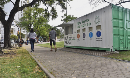 La Municipalidad ya instaló cinco ECO Puntos de Reciclado en 9 de Julio e Illia, sobre la Plazoleta Alemania, frente al Parque del Sur; en Pedro Víttori y Regis Martínez, en el Parque Federal; en la avenida Almirante Brown al 5294, a la altura de la Dirección de Deportes; en bulevar Gálvez casi Dorrego, en la Estación Belgrano; y en Rivadavia, entre Cortada Falucho y Primera Junta. La Municipalidad ya instaló cinco ECO Puntos de Reciclado en 9 de Julio e Illia, sobre la Plazoleta Alemania, frente al Parque del Sur; en Pedro Víttori y Regis Martínez, en el Parque Federal; en la avenida Almirante Brown al 5294, a la altura de la Dirección de Deportes; en bulevar Gálvez casi Dorrego, en la Estación Belgrano; y en Rivadavia, entre Cortada Falucho y Primera Junta.