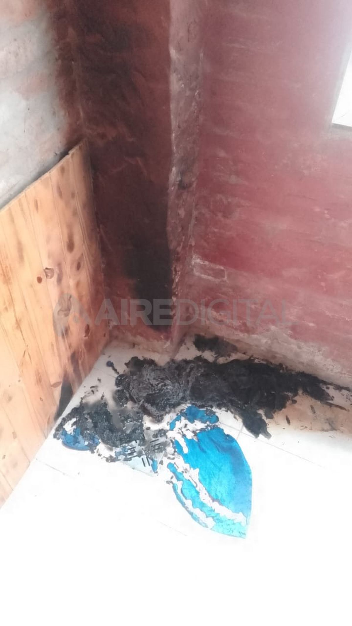 El incendio habría comenzado tras prender fuego sábanas y cartones. El incendio habría comenzado tras prender fuego sábanas y cartones.