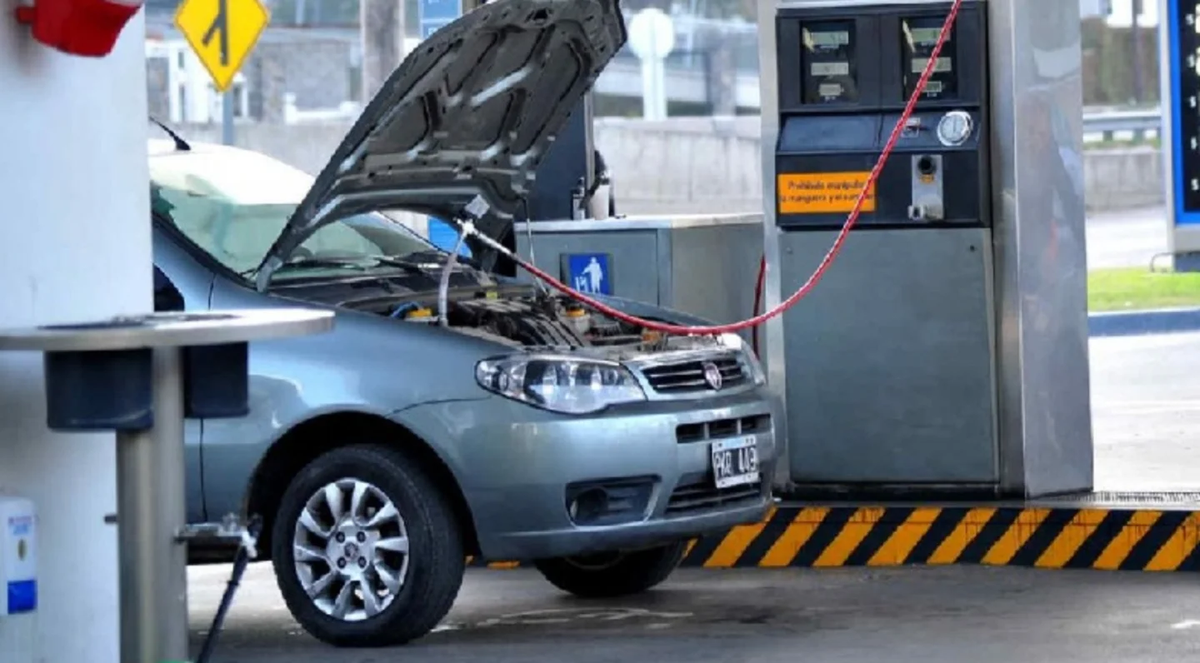 Un remisero de la ciudad de Salta capital tuvo que ser llevado de urgencia al hospital San Bernardo luego que el tanque de GNC de su vehículo explotó. Foto ilustrativa.