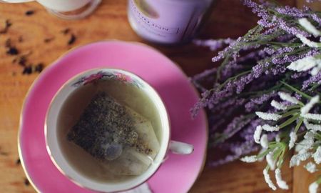 Cómo quitar dolores de cólico con 4 remedios naturales