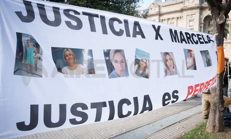 Una manifestación se concentró frente a Tribunales mientras se realizaba la audiencia Una manifestación se concentró frente a Tribunales mientras se realizaba la audiencia