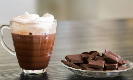 El clásico submarino con chocolate y leche para los días fríos. El clásico submarino con chocolate y leche para los días fríos.