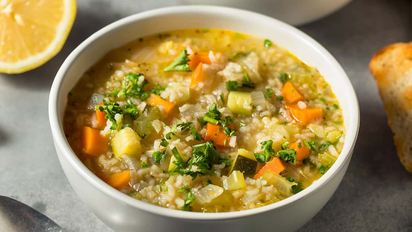 Sopa de arroz: la receta fácil y económica, perfecta para los días de mucho frío
