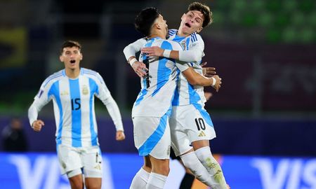 Con goles de Sarco, Pérez, Subiabre y Andino, Argentina goleó 4 a 1 a Australia y clasificó a octavos de final del Mundial Sub 20. Con goles de Sarco, Pérez, Subiabre y Andino, Argentina goleó 4 a 1 a Australia y clasificó a octavos de final del Mundial Sub 20.