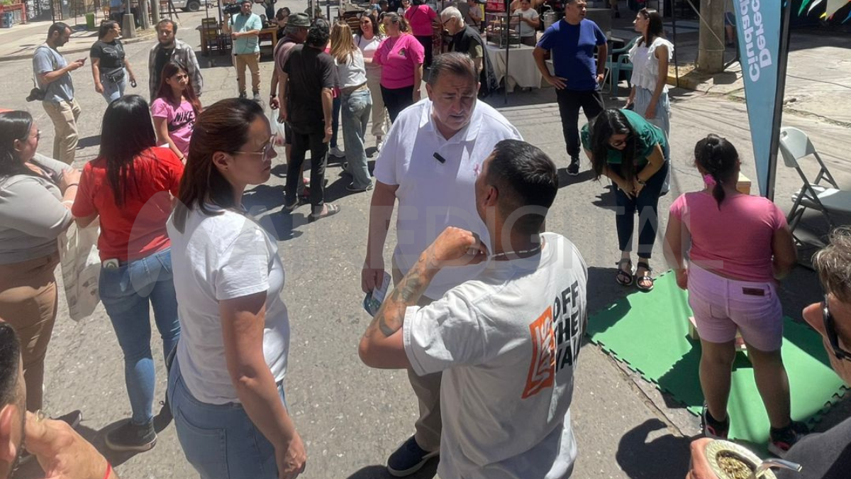 El Intendente Poletti habló sobre la seguridad vial y mejoras en el barrio Las Flores. El Intendente Poletti habló sobre la seguridad vial y mejoras en el barrio Las Flores.