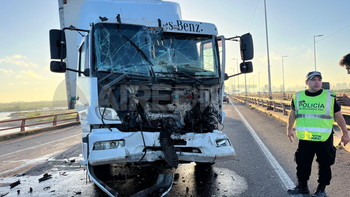 Impactante choque entre dos camiones en la autopista Rosario-Santa Fe