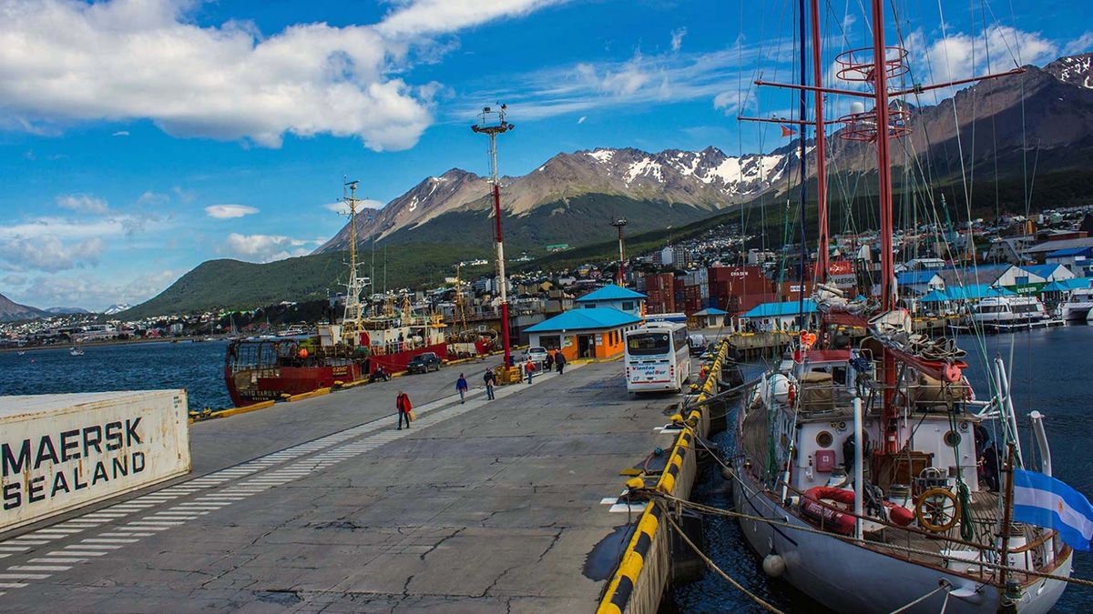 El Puerto de Ushuaia tiene un presupuesto anual de $22 mil millones. El Puerto de Ushuaia tiene un presupuesto anual de $22 mil millones.