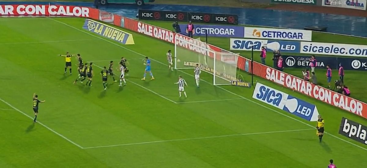 Es la segunda vez en el año que Sebastián Moyano le atajó un penal sobre el final del partido a Talleres y evitó la derrota de Unión en Córdoba.