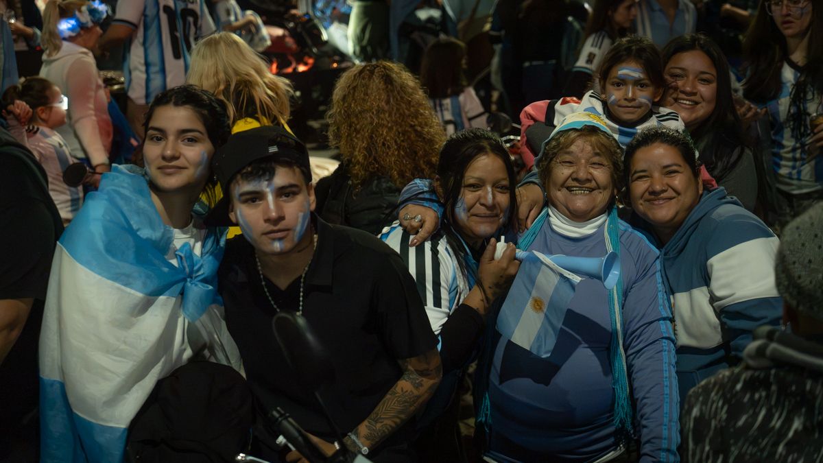 Así festejó Santa Fe la victoria de Argentina contra Inglaterra. Así festejó Santa Fe la victoria de Argentina contra Inglaterra.