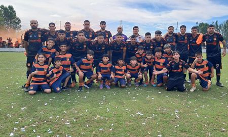 Las Flores II le ganó la final a Banco Provincial y jugará en la Primera División de la Liga Santafesina de Fútbol en el 2026. Las Flores II le ganó la final a Banco Provincial y jugará en la Primera División de la Liga Santafesina de Fútbol en el 2026.