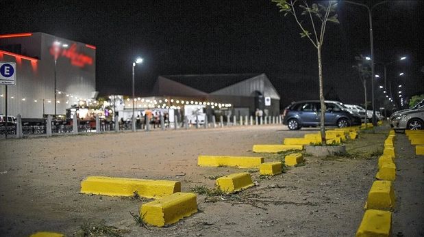 La brutal agresión que sufrió un joven durante el fin de semana en la ruta nacional 168 revivió nuevamente el tema de la seguridad en la noche santafesina.&nbsp;