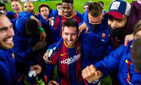 Joan Laporta, presidente del Barcelona, quiere hacer un contrato de por vida a Lionel Messi. Joan Laporta, presidente del Barcelona, quiere hacer un contrato de por vida a Lionel Messi.