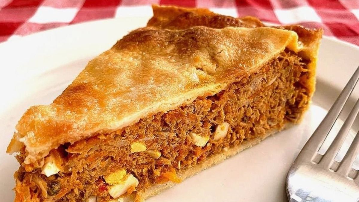 La receta fácil de tarta de atún casera con pocos ingredientes y lista en minutos.