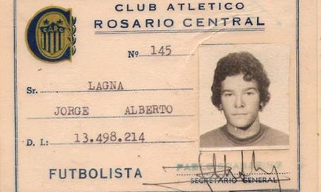 El nuevo ministro de Seguridad, Jorge Lagna, tuvo un pasado futbolístico profesional en Rosario Central. El nuevo ministro de Seguridad, Jorge Lagna, tuvo un pasado futbolístico profesional en Rosario Central.