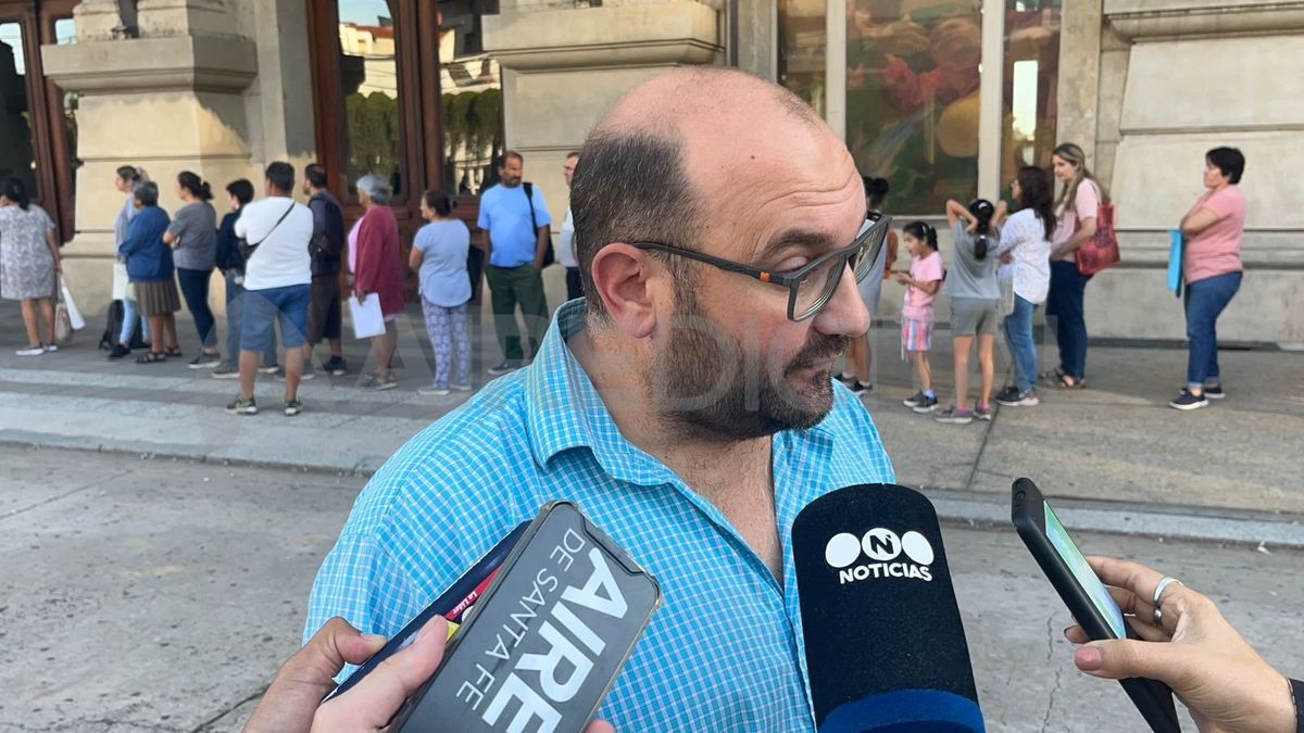 El subsecretario de control municipal Raúl Urani explicó que en la Estación Belgrano el trámite es express. El subsecretario de control municipal Raúl Urani explicó que en la Estación Belgrano el trámite es express.