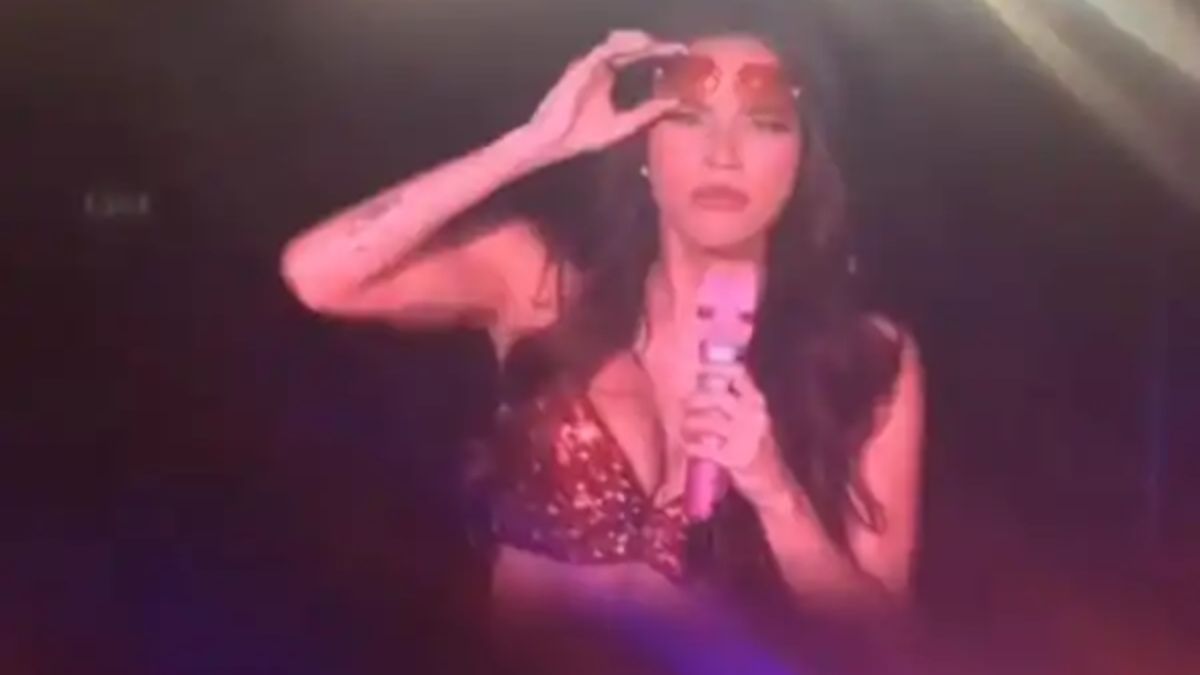 Emilia Mernes vivió un mal momento durante su recital en México.&nbsp;