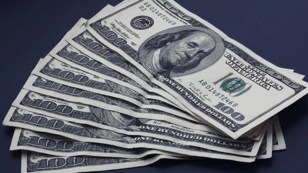 Es la tercera suba consecutiva del dólar blue que, en lo que va de enero, avanza $15.