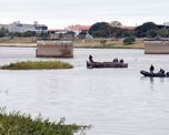 La Municipalidad y el Ejército iniciaron un trabajo de al menos tres meses para remover camalotes y mantener limpia la Laguna Setúbal. La Municipalidad y el Ejército iniciaron un trabajo de al menos tres meses para remover camalotes y mantener limpia la Laguna Setúbal.