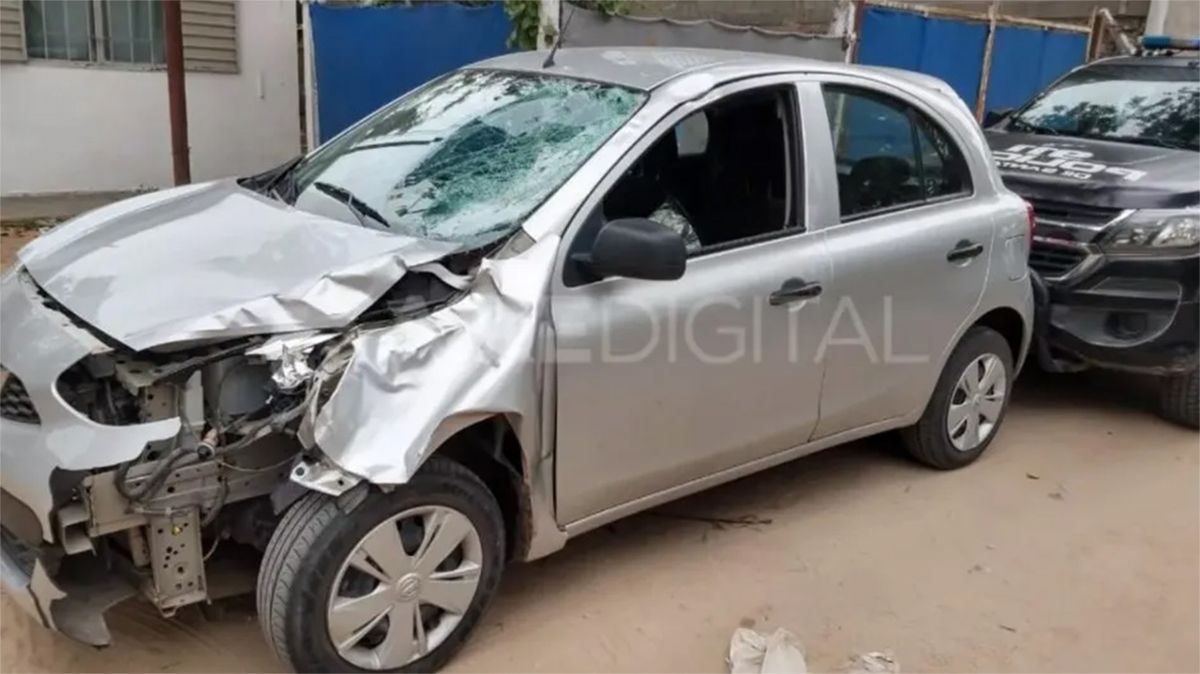 El conductor que protagonizó el accidente iba a bordo de un Nissan March gris en dirección a Santa Fe.