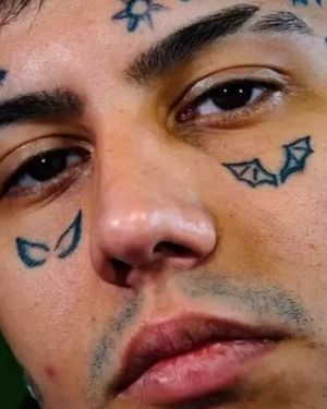 El reclamo también incluye el uso de los diseños en colaboraciones con Adidas, New Era y Netflix. El reclamo también incluye el uso de los diseños en colaboraciones con Adidas, New Era y Netflix.