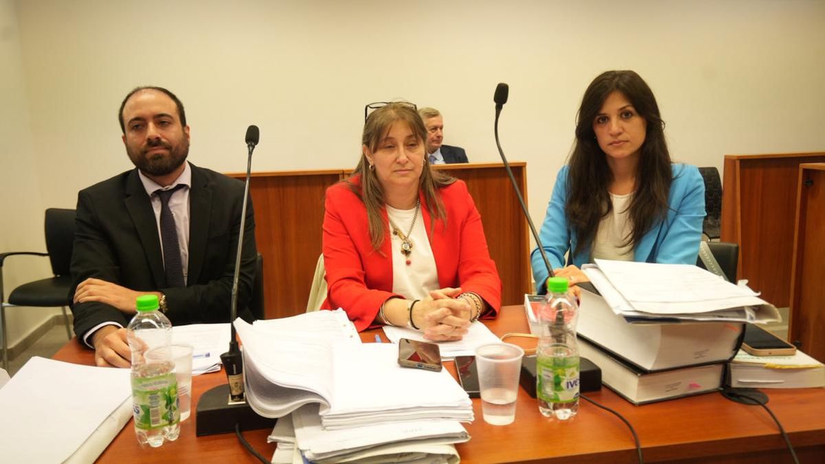 El fiscal Mauricio Spinoza y la fiscal Carina Gerbaldo (en el medio). El fiscal Mauricio Spinoza y la fiscal Carina Gerbaldo (en el medio).
