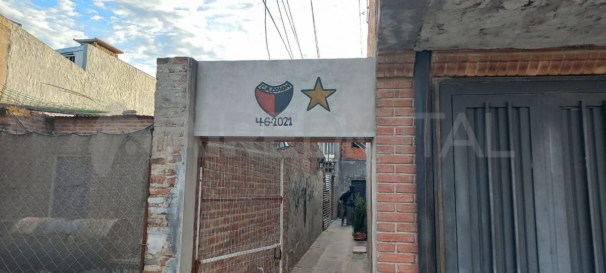 El detalle campeón de la primera casa de Facundo Farías que festejó el hincha de Colón. El detalle campeón de la primera casa de Facundo Farías que festejó el hincha de Colón.