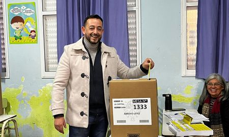 Votó Alfredo Lorenzatto en Arroyo Leyes y valoró que es una gran oportunidad para definir el rumbo de la comunidad Votó Alfredo Lorenzatto en Arroyo Leyes y valoró que es una gran oportunidad para definir el rumbo de la comunidad