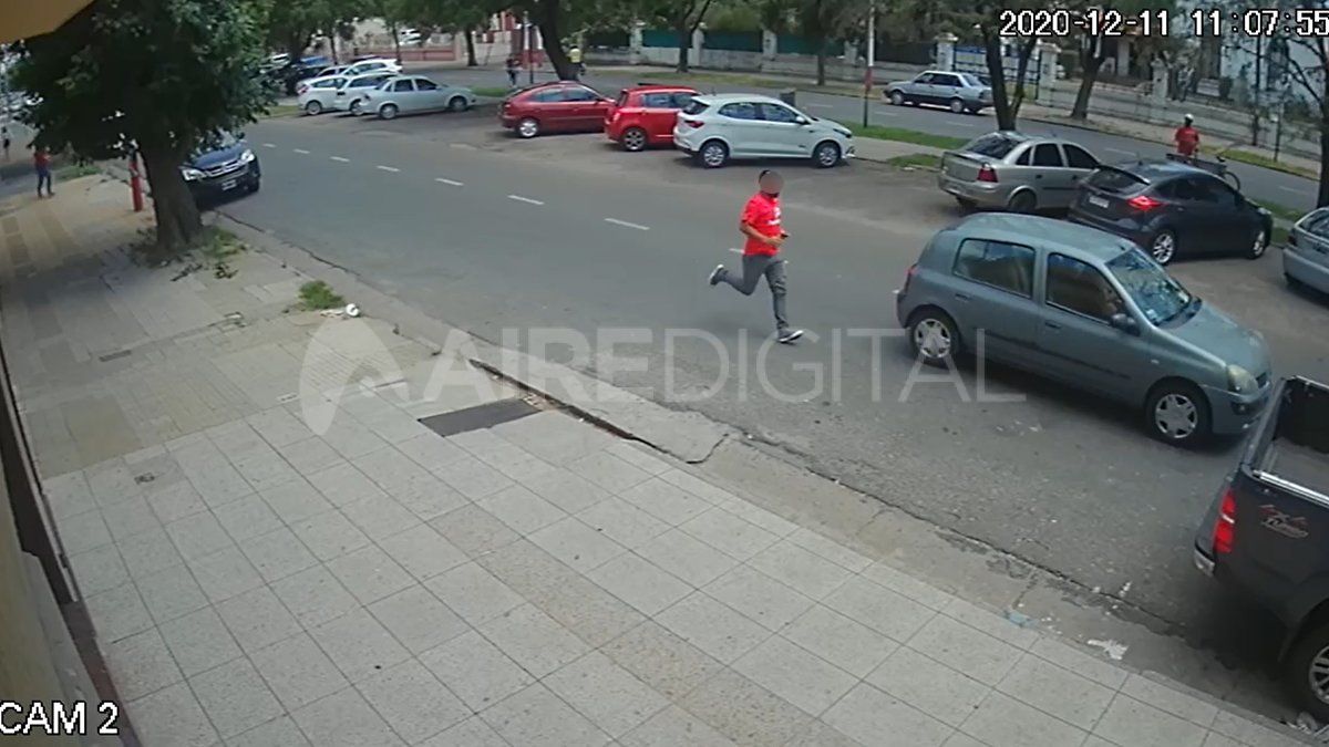 Tras sustraer el dinero el cadete huyó por bulevar hasta Saavedra y allí dobló al sur.&nbsp;