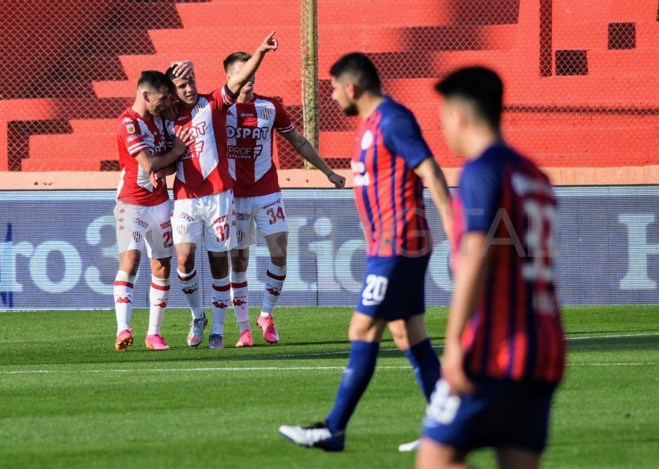 Lucas Esquivel anotó el 3-0 en el partido y marcó su primer gol como profesional.
