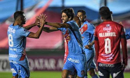 Arsenal goleó como local en la Sudamericana y sigue con chances. Arsenal goleó como local en la Sudamericana y sigue con chances.