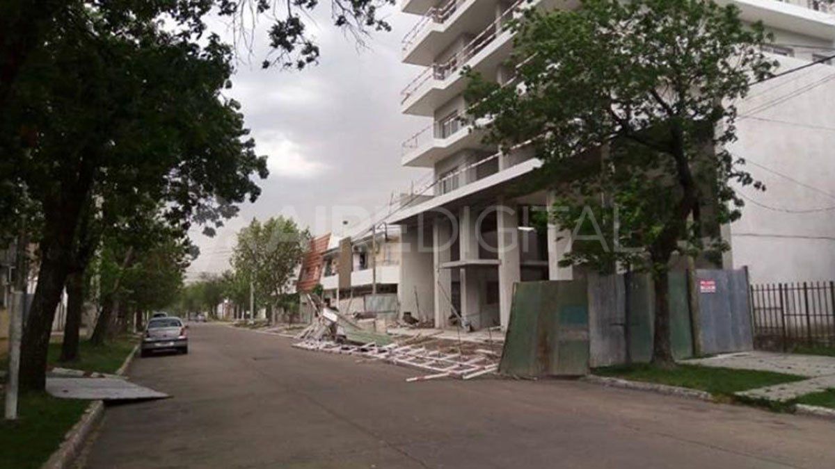 El temporal pasó por Reconquista este domingo y dejó voladura de chapas.