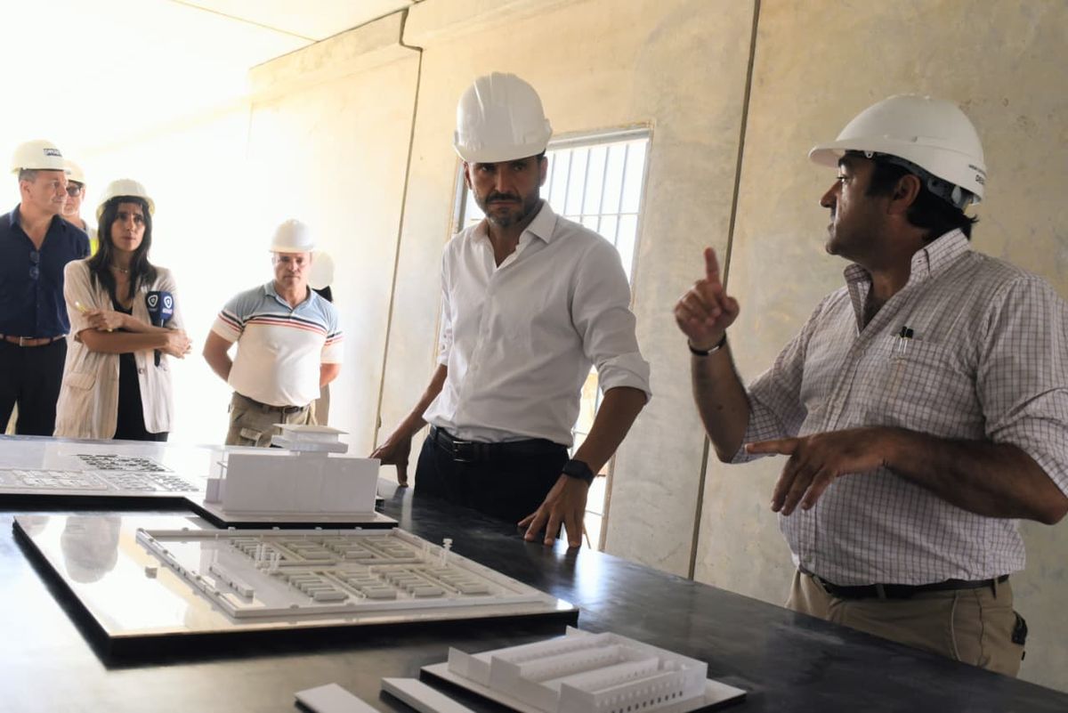 Este viernes, el gobernador Maximiliano Pullaro recorrió la obra, que tiene un avance de un 40%. Este viernes, el gobernador Maximiliano Pullaro recorrió la obra, que tiene un avance de un 40%.