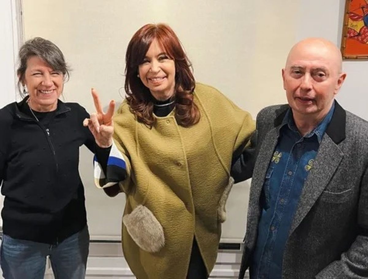 El diputado Máximo Kirchner difundió este domingo una foto inédita de su madre