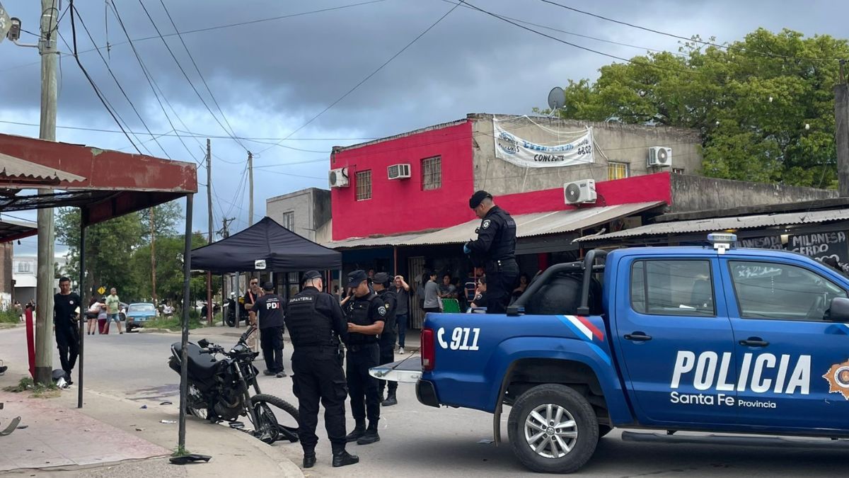 Una mujer de 30 años murió este domingo tras perder el control de su moto en Cafferata y Berutti. 