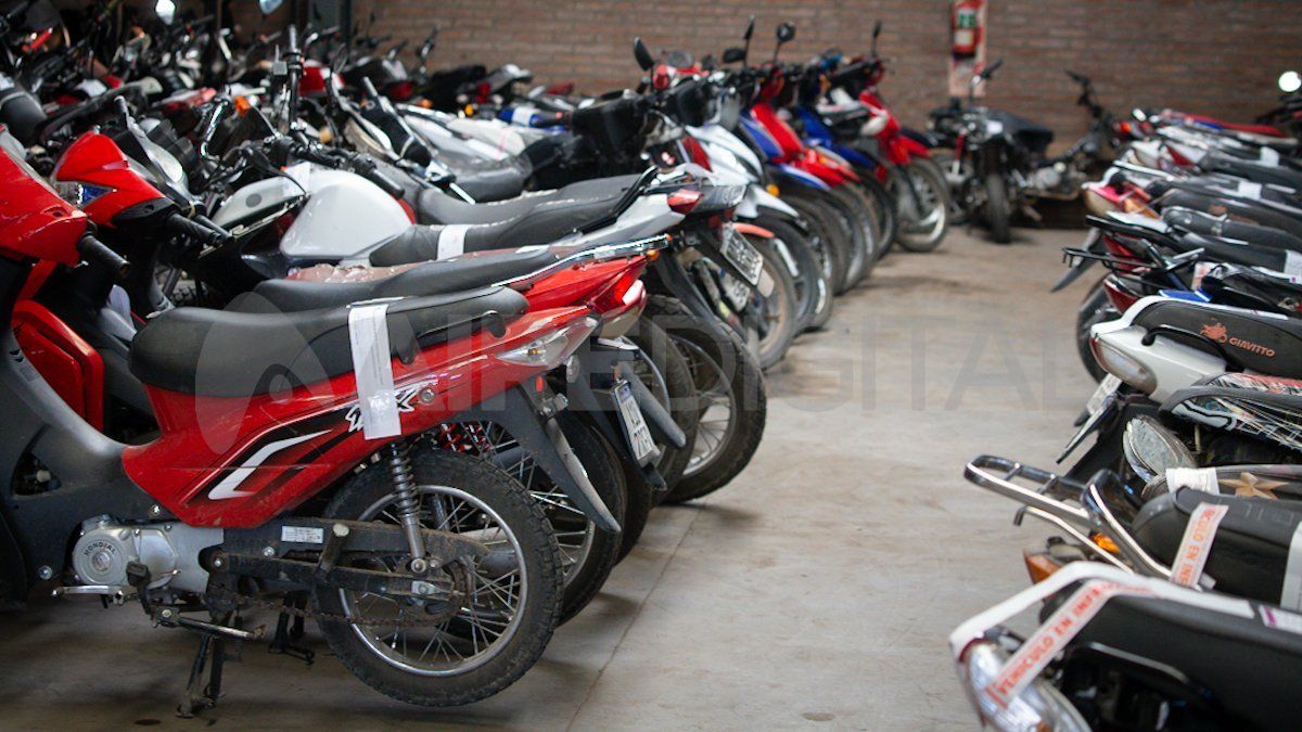 Santa Fe avanza con una mega compactación de motos. 